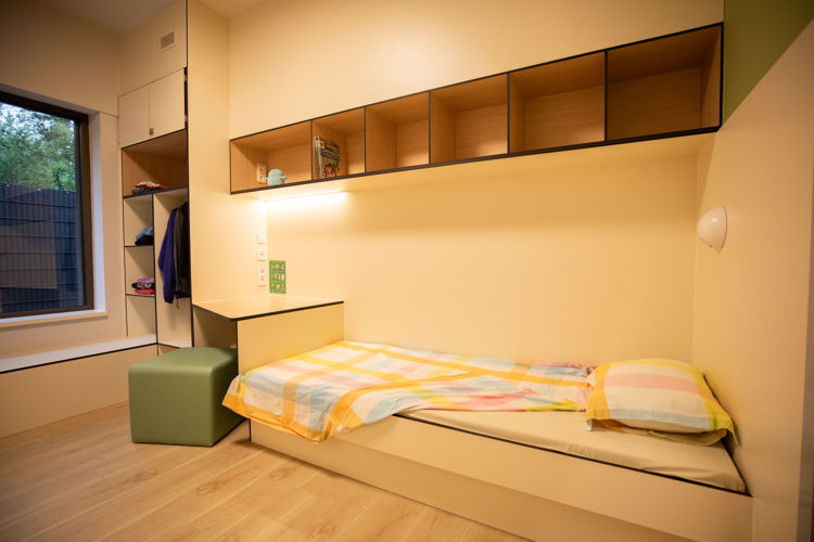 Een van de 32 slaapkamers in het nieuwe gebouw van ZAS UKJA. (Foto: ZAS / Dirk Kerstens)