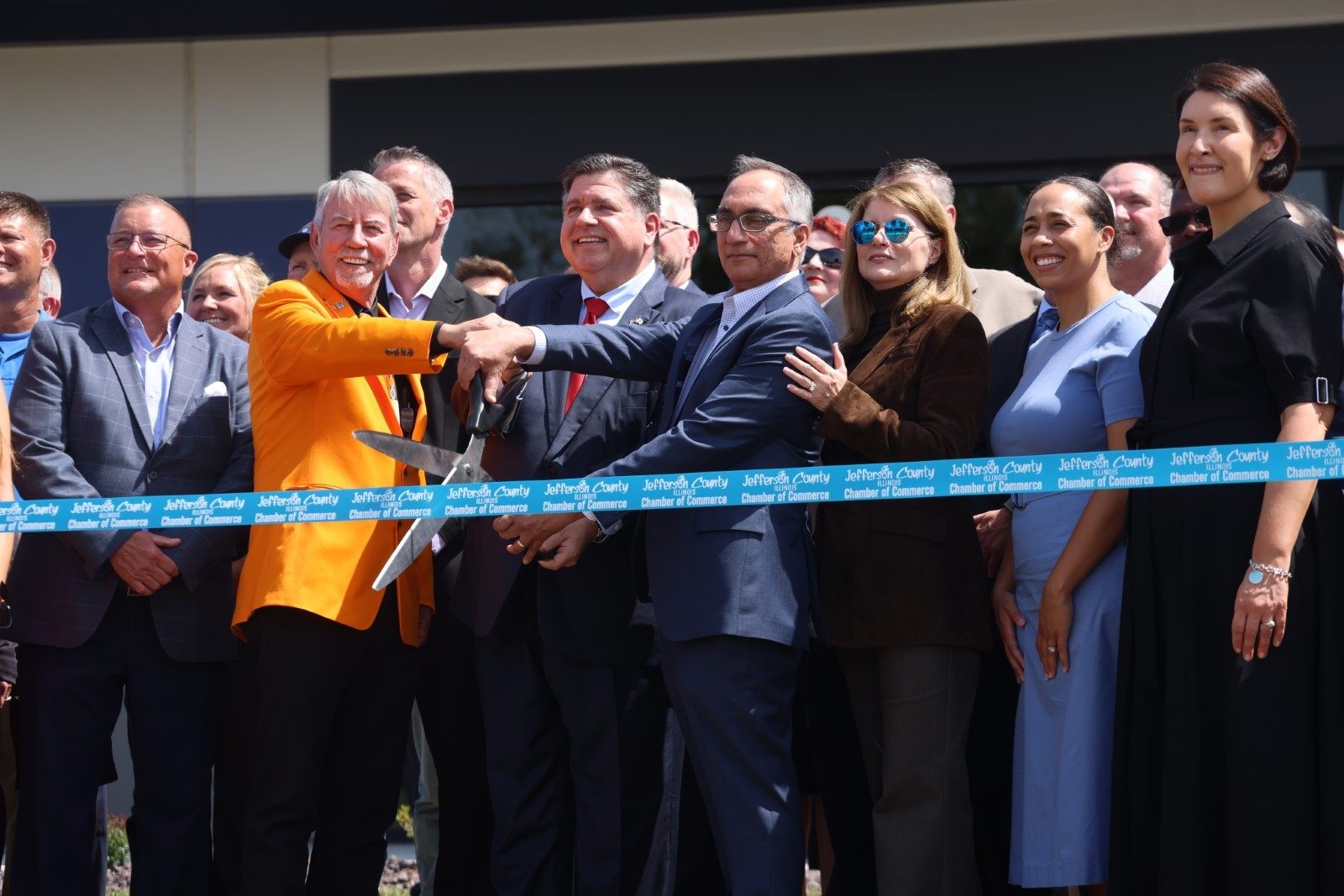 Gov. Pritzker joins Manner Polymers and the Illinois Department of Commerce and Economic Opportunity (DCEO) to cut the ribbon on the company’s new 108,000-square-foot, 100% solar-powered manufacturing facility in Mount Vernon. (Office of the Governor)