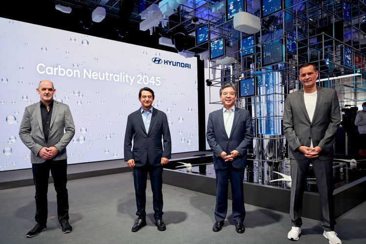 Michael Cole, President and CEO of Hyundai Motor Europe, José Muñoz, President and Global Chief Operating Officer of Hyundai Motor Company, Jaehoon (Jay) Chang, President and CEO of Hyundai Motor Company, Thomas Schemera, Executive Vice President and Global Chief Marketing Officer of Hyundai Motor Company (left to right)