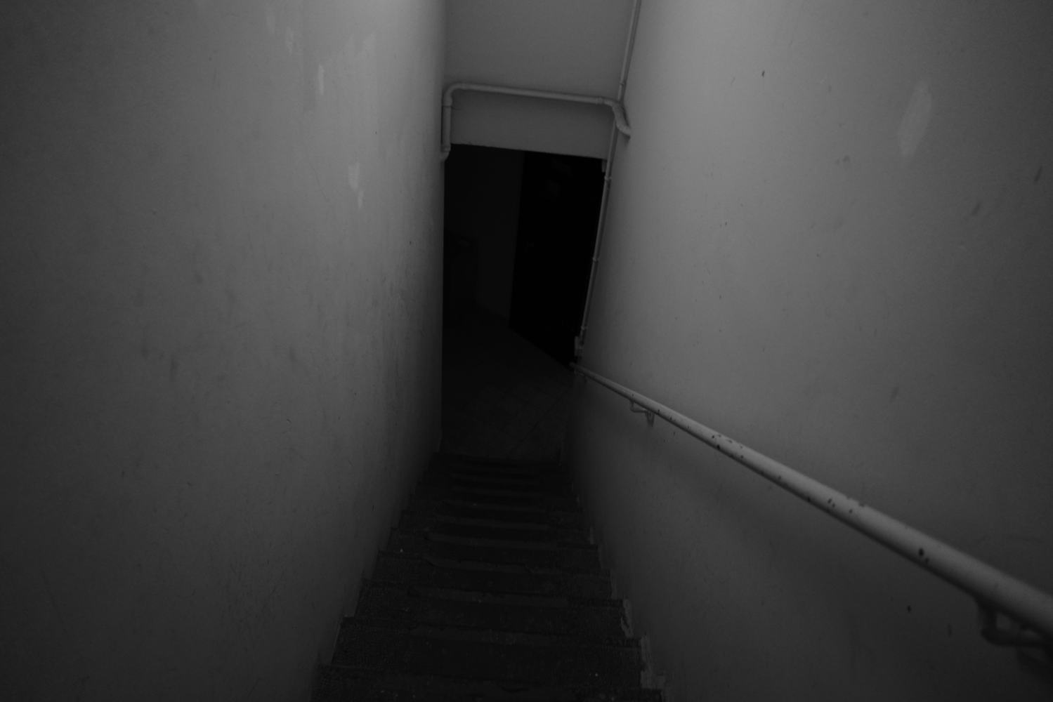 Compresseur, détail, vidéo HD, 4 écrans, son, noir et blanc, 36’, en boucle, 2024. Photo : Daniel Turner