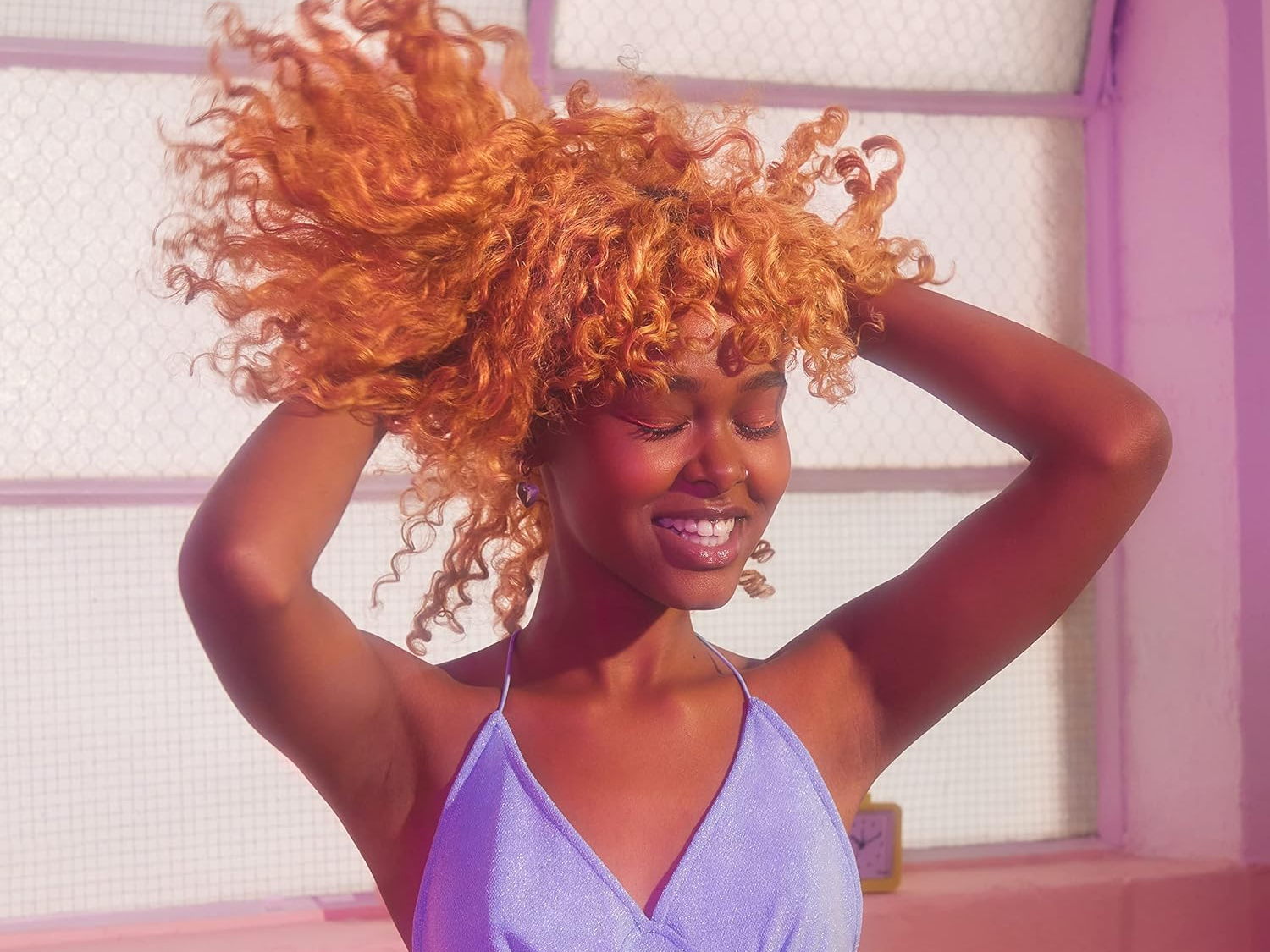 Este verano, dile adiós al frizz y hola al brillo con MONDAY Haircare