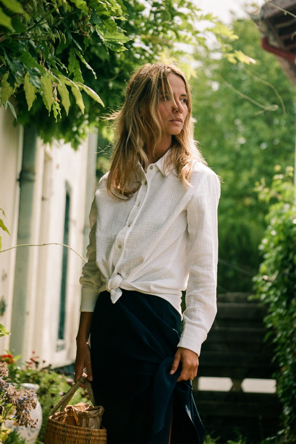 Mardi Editions - Agathe shirt - White cotton gauze (€145) and Margaux Skirt - Navy Blue Silk (€165)