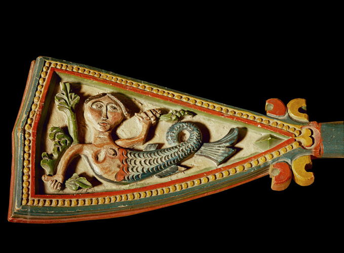 Russian folk art - washing mallet showing a mermaid AKG100189 © akg-images / Erich Lessing