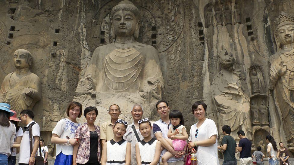 De Longmen grotten in Luoyang - (c) BBC Worldwide