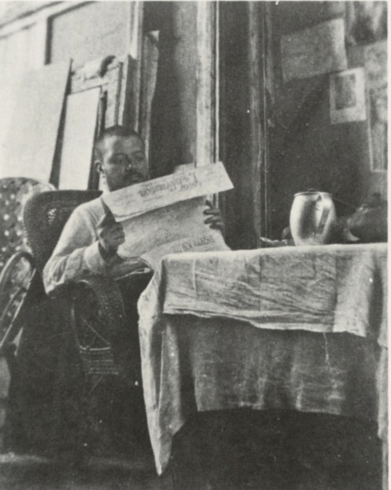Fotografía de Diego Rivera en su estudio en París, 1915.