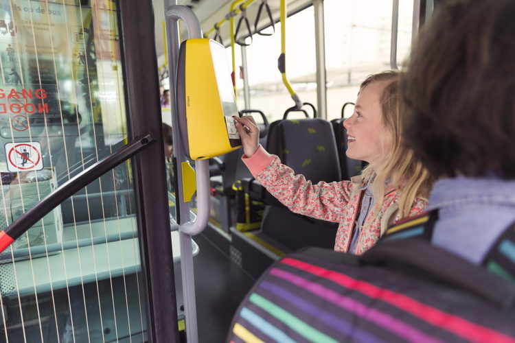 Terug naar school: 61000 scholieren die naar het eerste middelbaar gaan, krijgen een gratis probeerabonnement.
