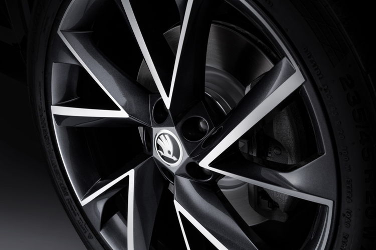 The crystalline-shaped wheels provide an insight into the new distinctive SUV design from the Mladá-Boleslav brand.