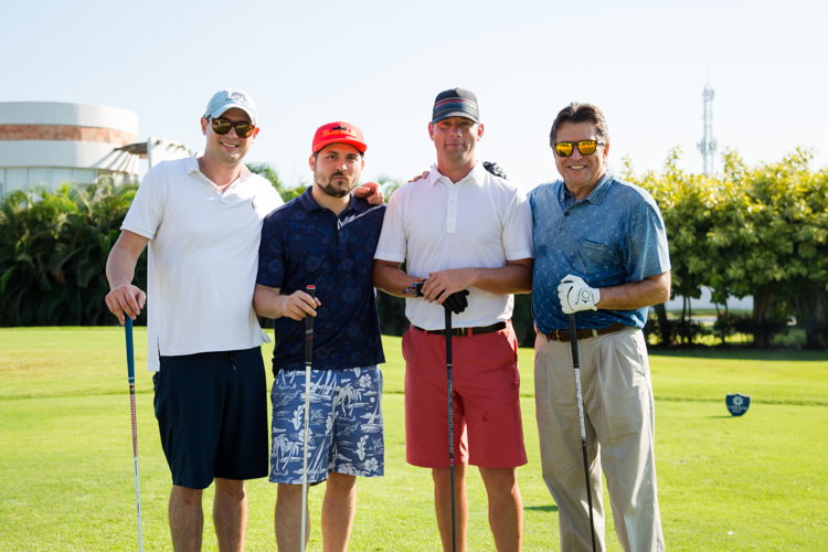 Johnny Giavotella y Cory Sullivan acompañado de participantes del torneo Johnny Giavotella y Cory Sullivan acompañado de participantes del torneo