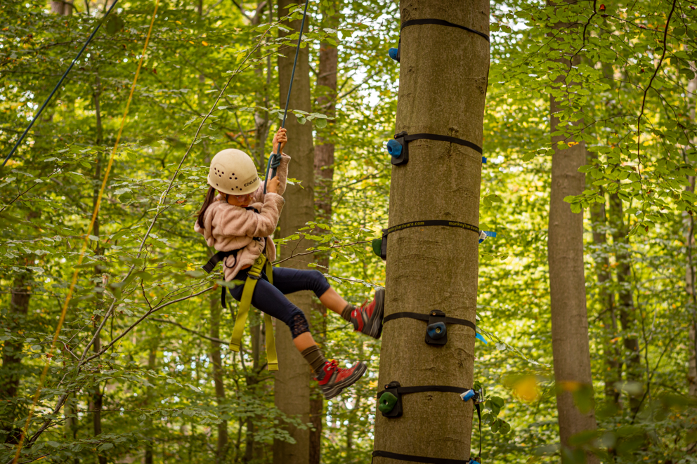 Van klimmen in bomen tot een vuurshow: kinderen gaan Los in’t Bos