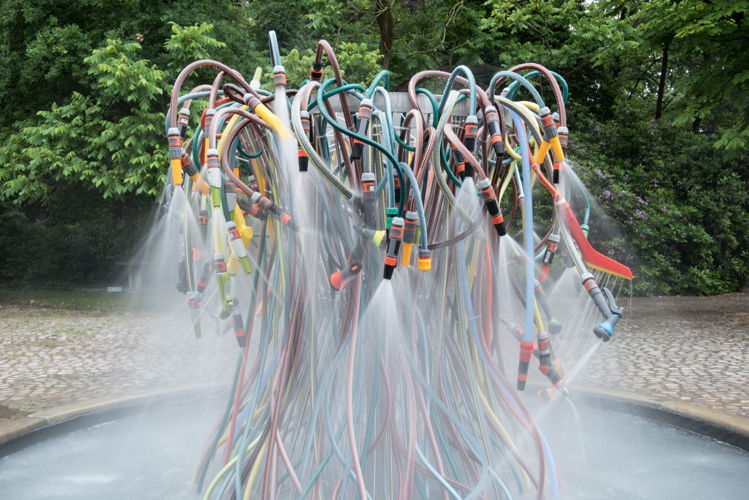 EXPERIENCE TRAPS
Bertrand Lavier, Fountain, 2018 - courtesy the artist and Xavier Hufkens - photo Tom Cornille