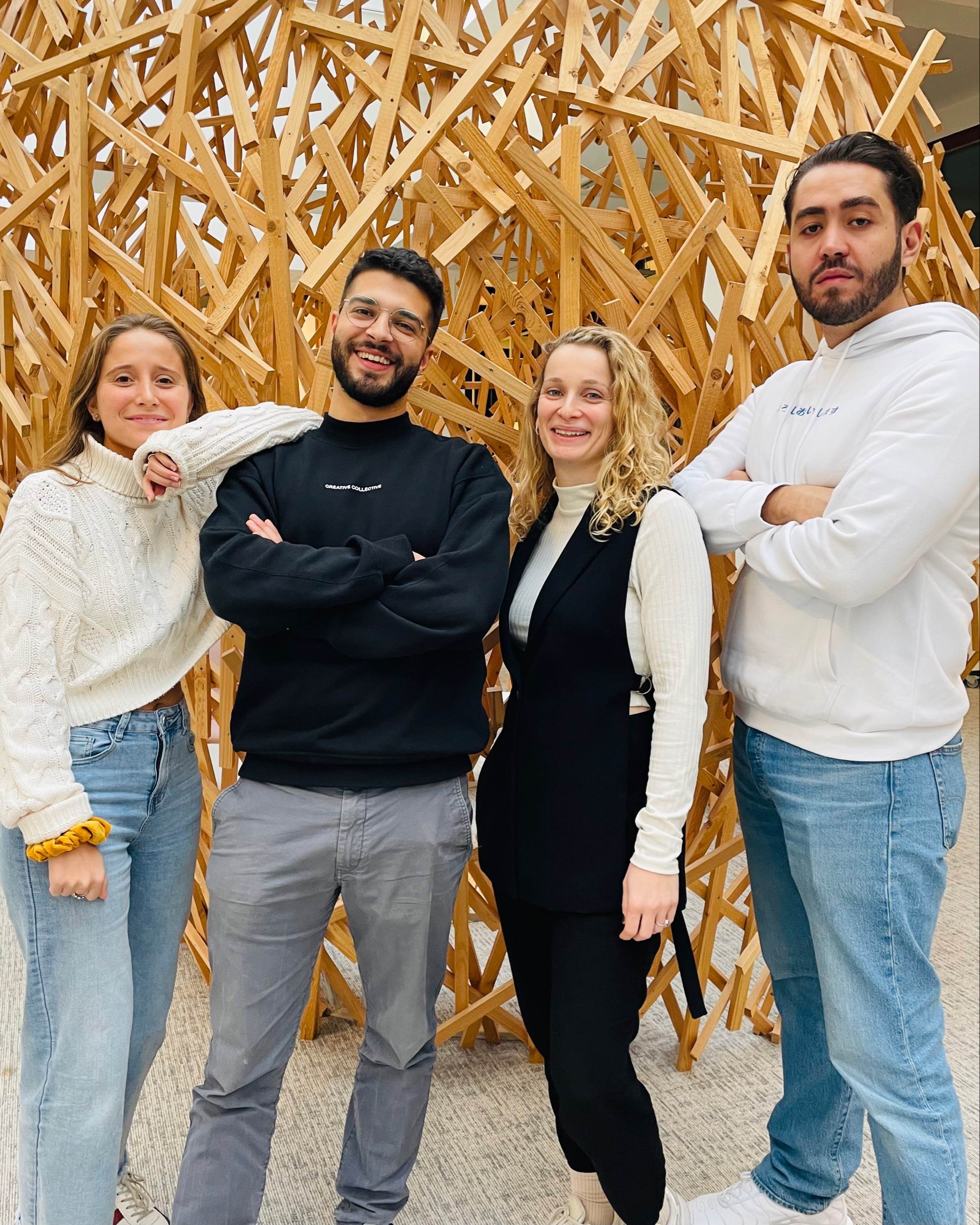 Van links naar rechts : Alessandra Van Herstraeten - Tarik Krafft - Gabriella Bianchini - Oussama Laouti Van links naar rechts : Alessandra Van Herstraeten - Tarik Krafft - Gabriella Bianchini - Oussama Laouti