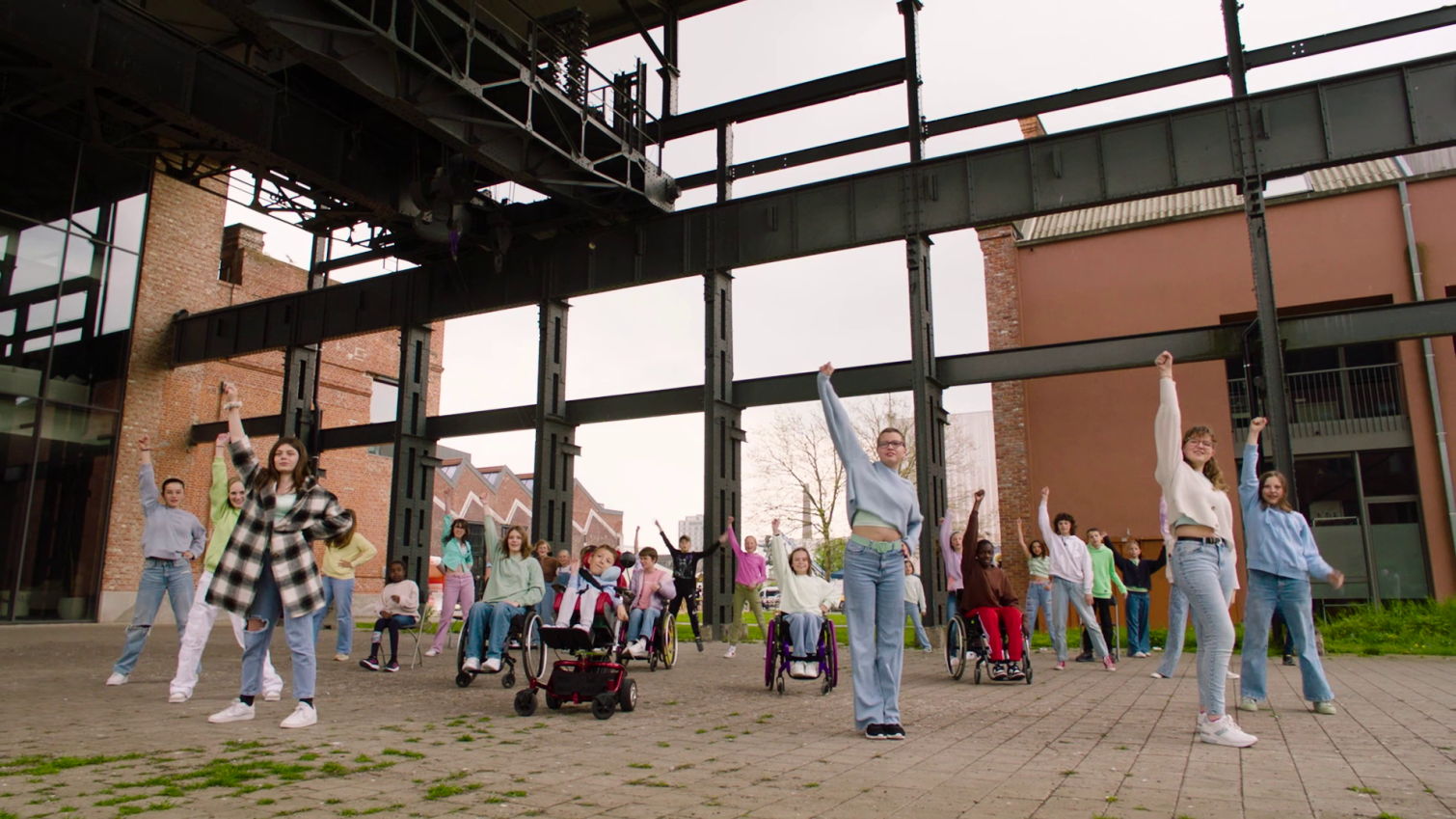 REVALIDERENDE KINDEREN LANCEREN BRUISENDE VIDEOCLIP MET KOEN EN NONO WAUTERS