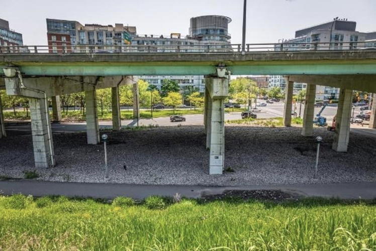 Vacant site at Dan Leckie Way, before the project’s installation (Jack Landau, courtesy of The Bentway)