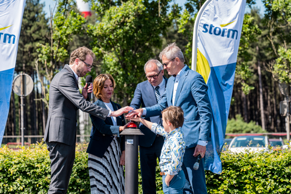 Storm neemt eerste subsidievrije windpark van België in gebruik op de terreinen van ArcelorMittal Belgium in Gent