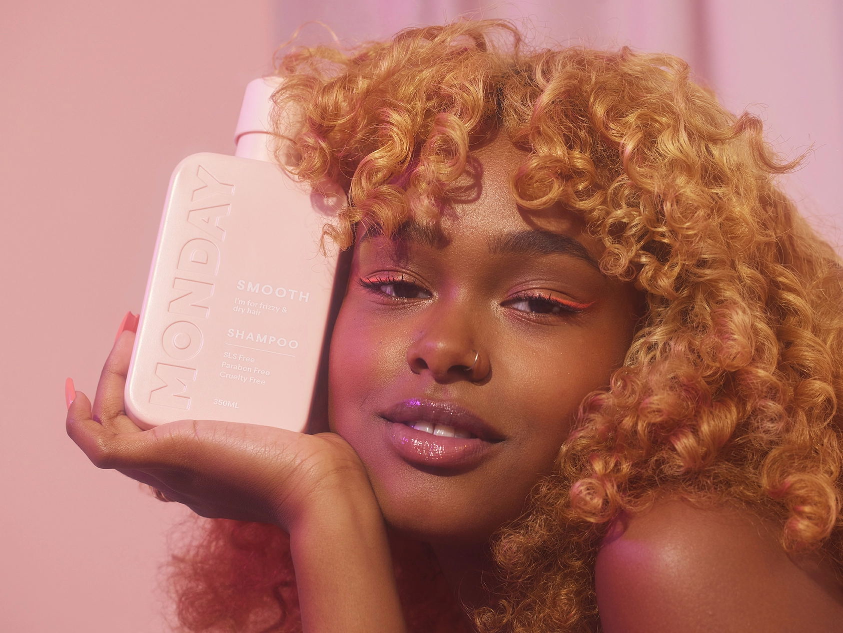 Prepárate para brillar este San Valentín con MONDAY Haircare 