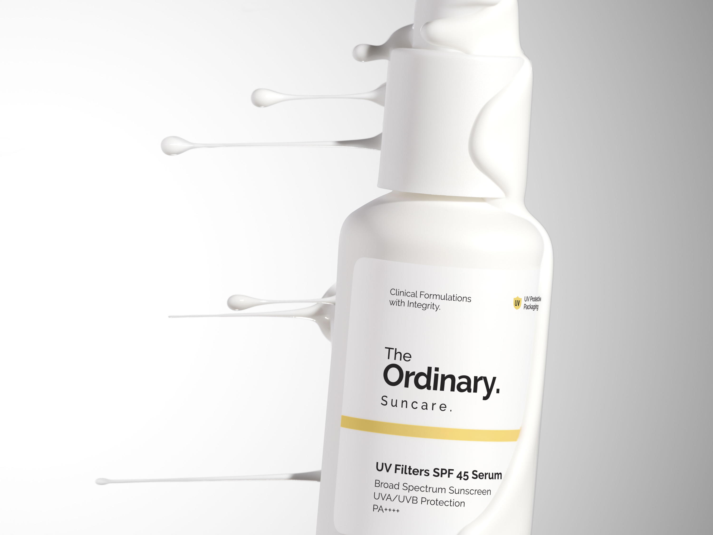 LIGERO, POTENTE Y SIN RESIDUOS BLANCOS: ASÍ ES EL NUEVO PROTECTOR SOLAR DE THE ORDINARY