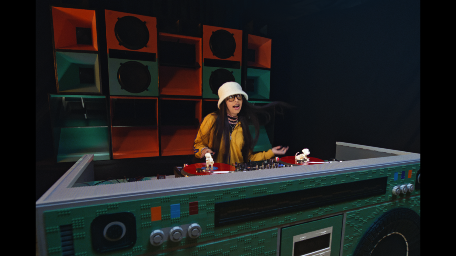 DJ Livia ©2025 De LEGO Groep