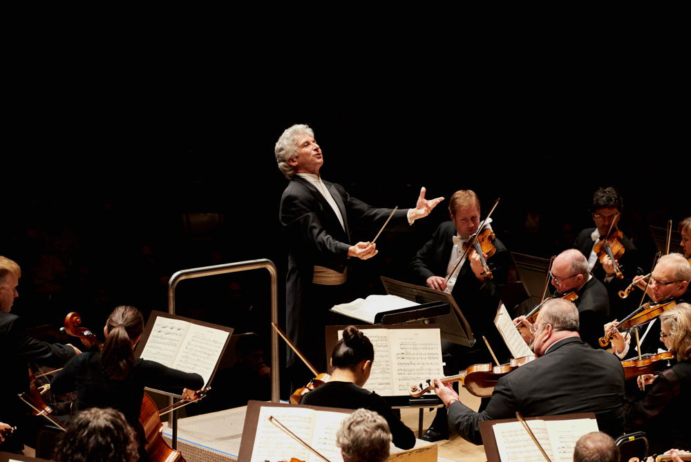 Peter Oundjian
Conductor Emeritus Photo by Jamie Hogge