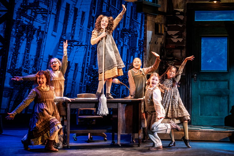 Sophie Stromberg, Vivianne Neely, Valeria Velasco, Kenzie Rees, Riglee Ruth Bryson and Bronte Harrison in the National Tour of ANNIE. Photo Credit_ Matthew Murphy and Evan Zimmerman for MurphyMade.