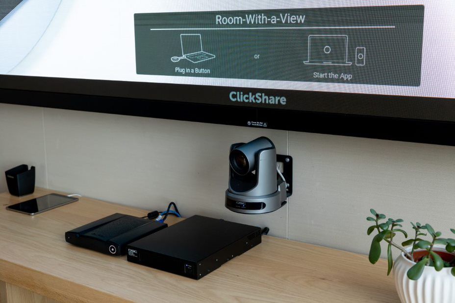 Barco's ClickShare Conference enables wireless universal sharing of information from the user’s own device across presentation platforms.