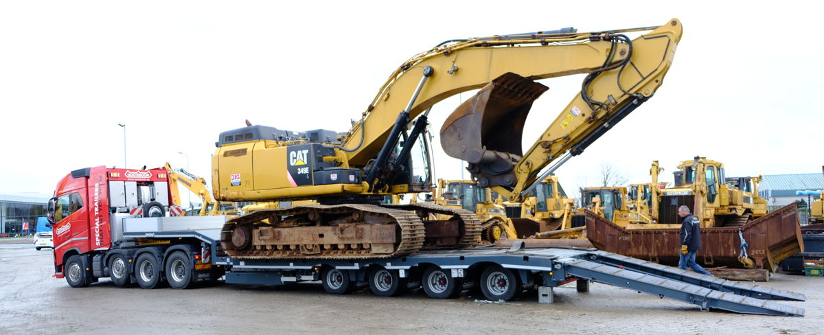 Zelfs rupsgraafmachines (tot ca. 47 ton) met een spoorbreedte tot 2.900mm en met een rupslengte van minimaal 5.000mm kunnen hiermee efficiënt en veilig worden vervoerd.