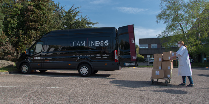 INEOS fait appel à l'équipe cycliste Team INEOS pour livrer son nouveau désinfectant pour les mains aux établissements de santé belges