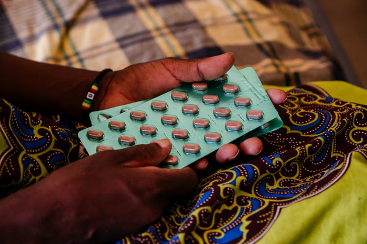 Malawi - Advanced HIV
Ether, an advanced HIV patient, with her medication in her hands, in a female ward at Nsanje District Hospital. Photographer: Isabel Corthier 