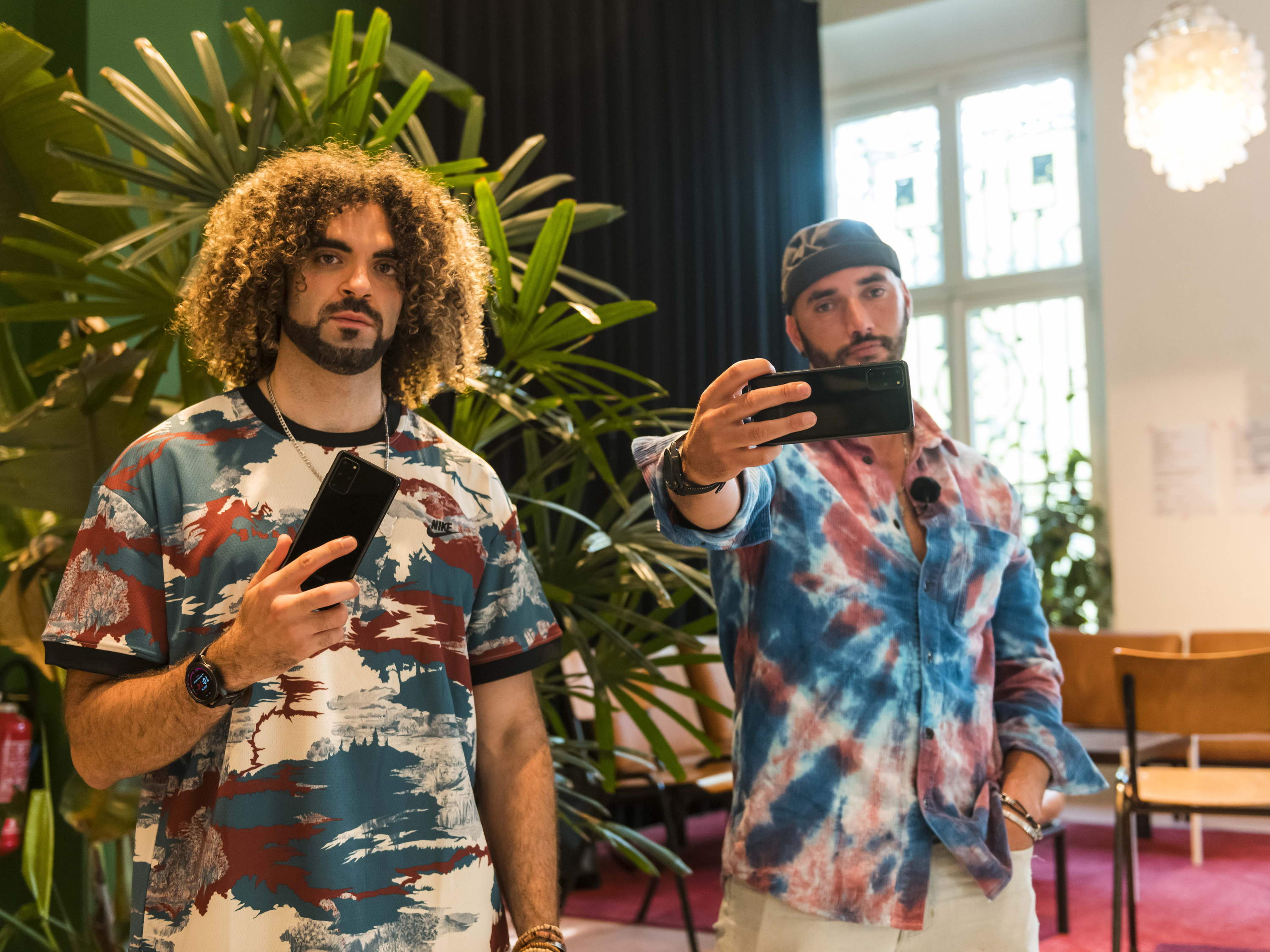 Adil & Bilall s’associent une fois de plus à Point of U et Samsung dans le cadre d’un deuxième concours de création de contenu