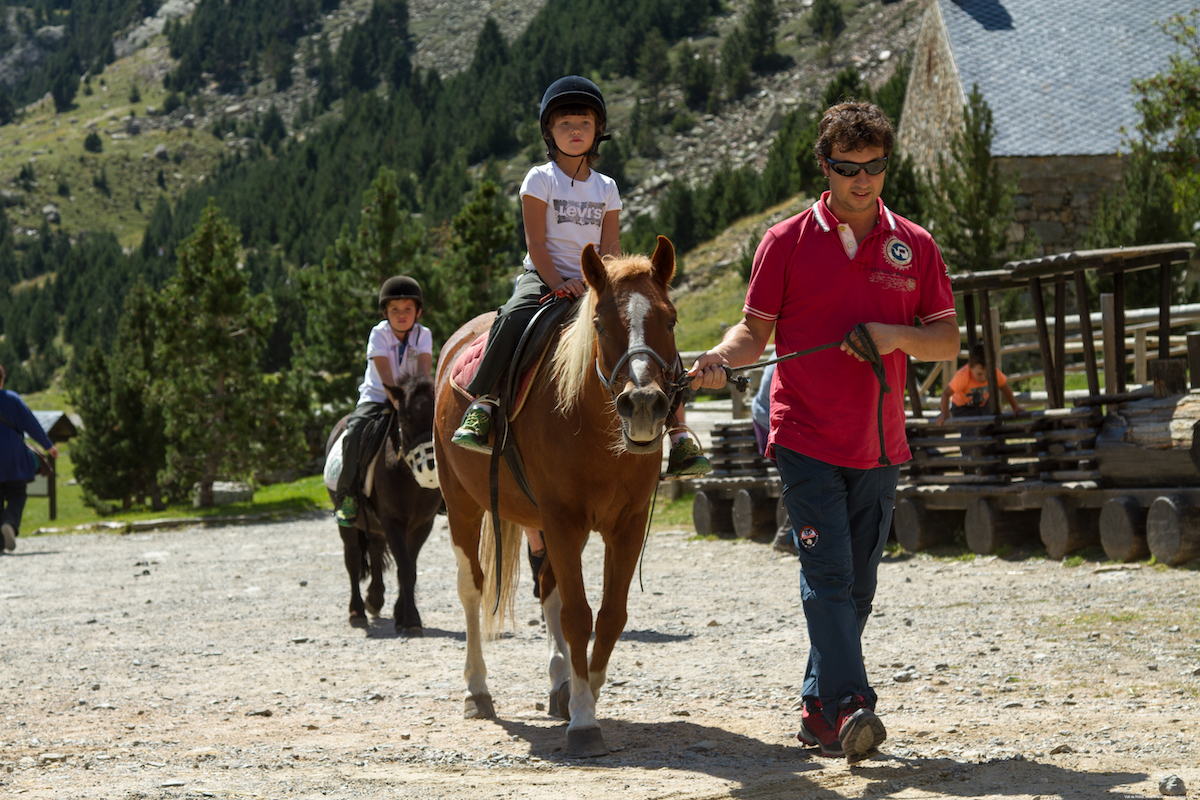 Hose riding. Vall de Núria. Oriol Molas. Arxiu Imatges PTCBG