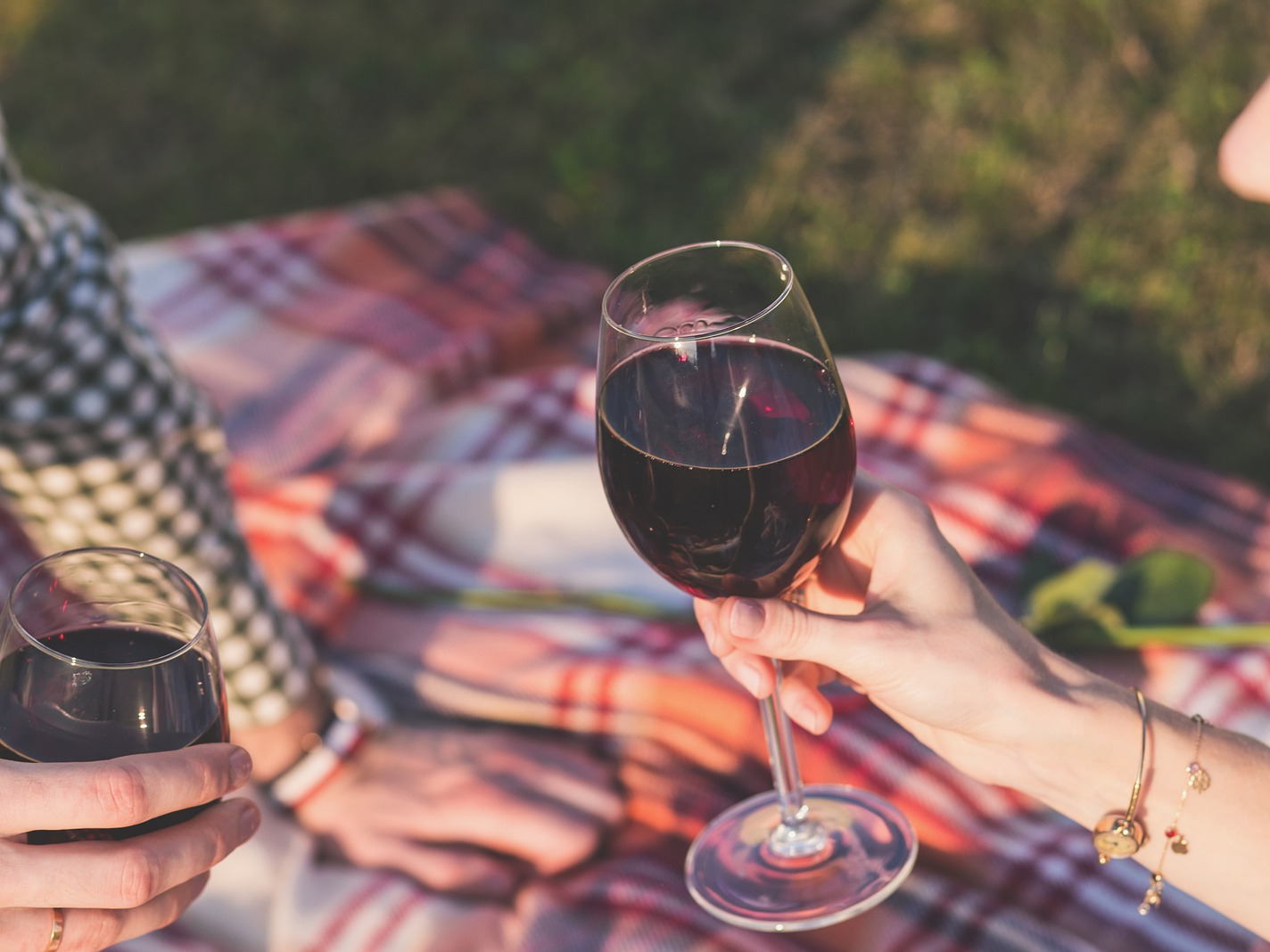 Alcohol en la primera cita, ¿es aconsejable?