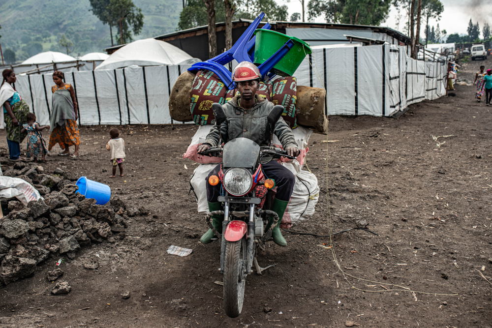 Copyright: Daniel Buuma Countries: Democratic Republic of Congo Date taken / Date Recorded: 12 February, 2025 Caption / Description: Numerous internally displaced people in the Bulengo camp, located next to Goma, are leaving the camp, while others are staying, sometime too afraid to hit the road.
