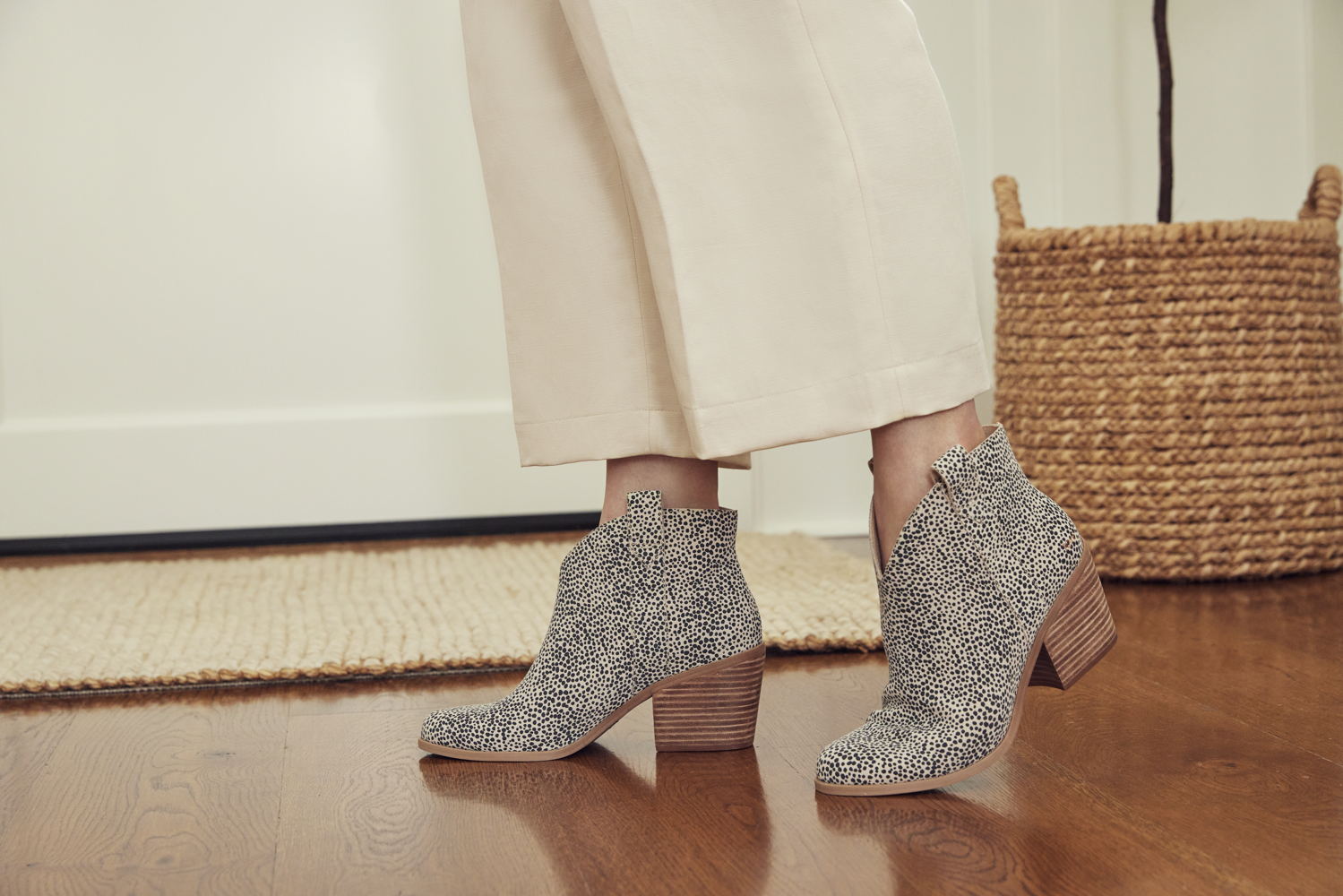FH23_L_W_10020253_Sahara Cheetah Suede_Constance__3737_RND1