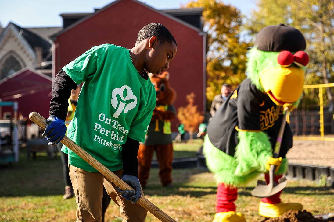 Home runs and planted trees: Pittsburgh Pirates, Duquesne Light partner for  Earth Day projects – WPXI