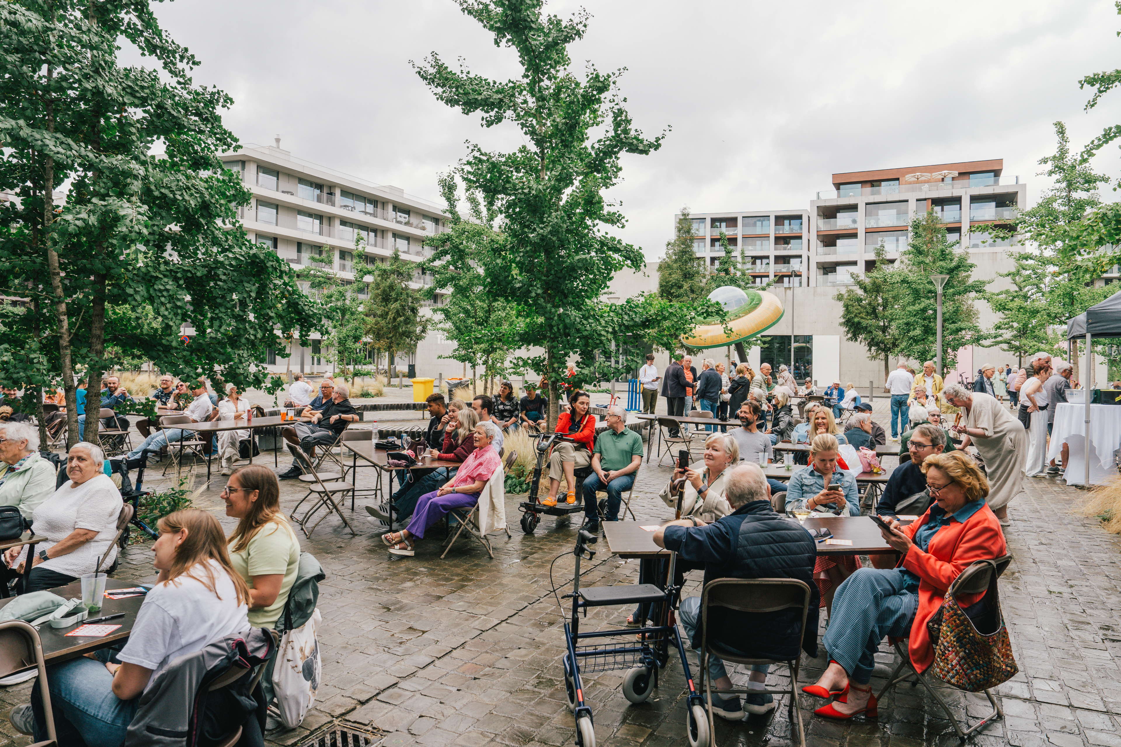 Fikse regenbui kan pret niet bederven: 150 buurtbewoners genieten van buurtfeest van Nieuw Zuid