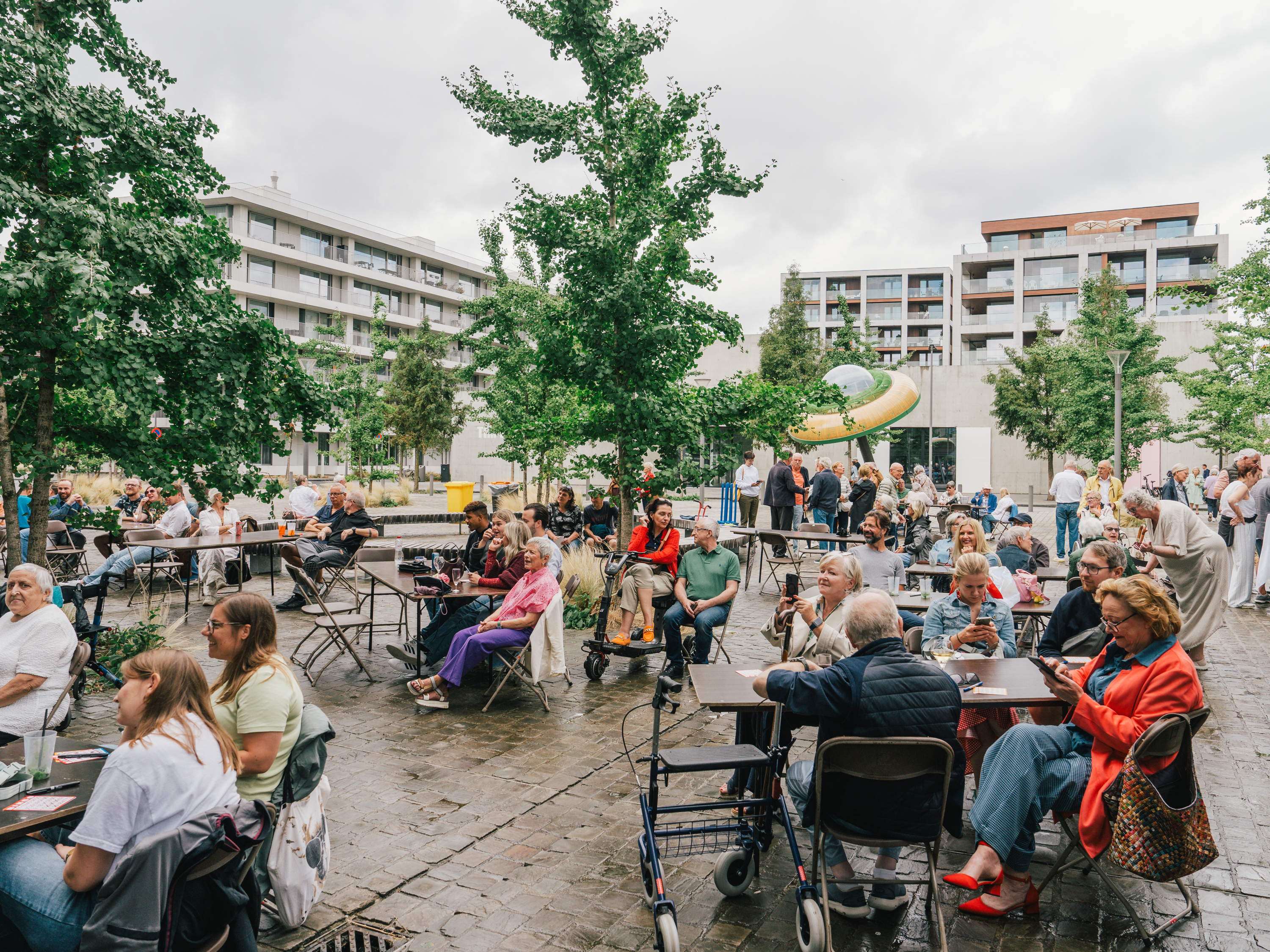 Fikse regenbui kan pret niet bederven: 150 buurtbewoners genieten van buurtfeest van Nieuw Zuid