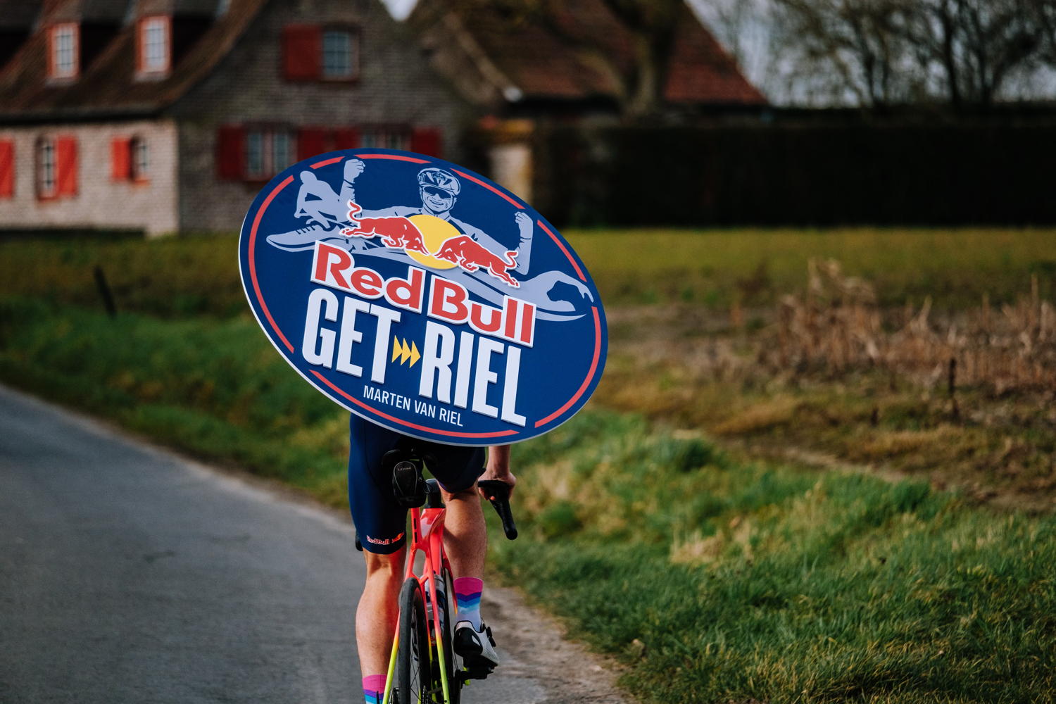 Marten Van Riel nam z'n levensechte Strava badge mee op pad voor een minitriatlon.