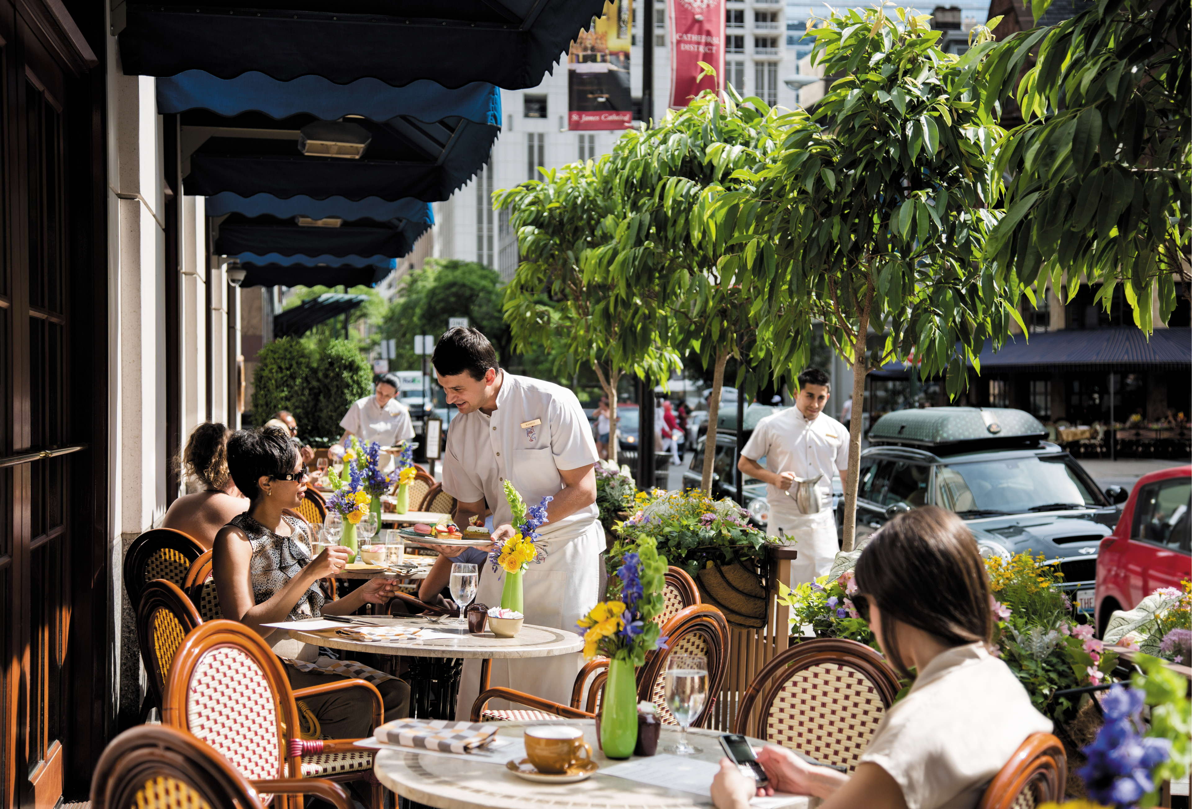 The Peninsula Hotels: donde el lujo se sienta a la mesa 