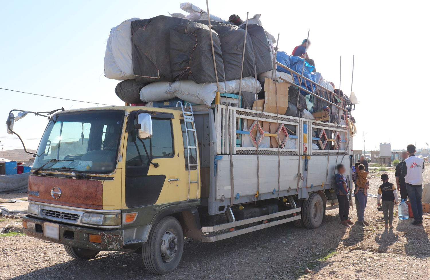 Laylan camp: IDPs are asked to load their belongings on trucks provided by the authorities as part of the camp closure. Copyright: Alex Dunne/MSF