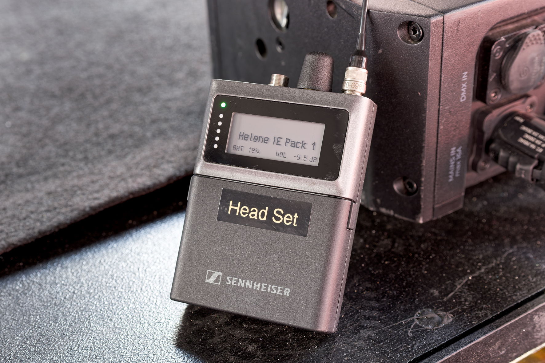 Nur ein Bodypack: Helene Fischers kombiniertes IEM/Headset-Pack Nur ein Bodypack: Helene Fischers kombiniertes IEM/Headset-Pack