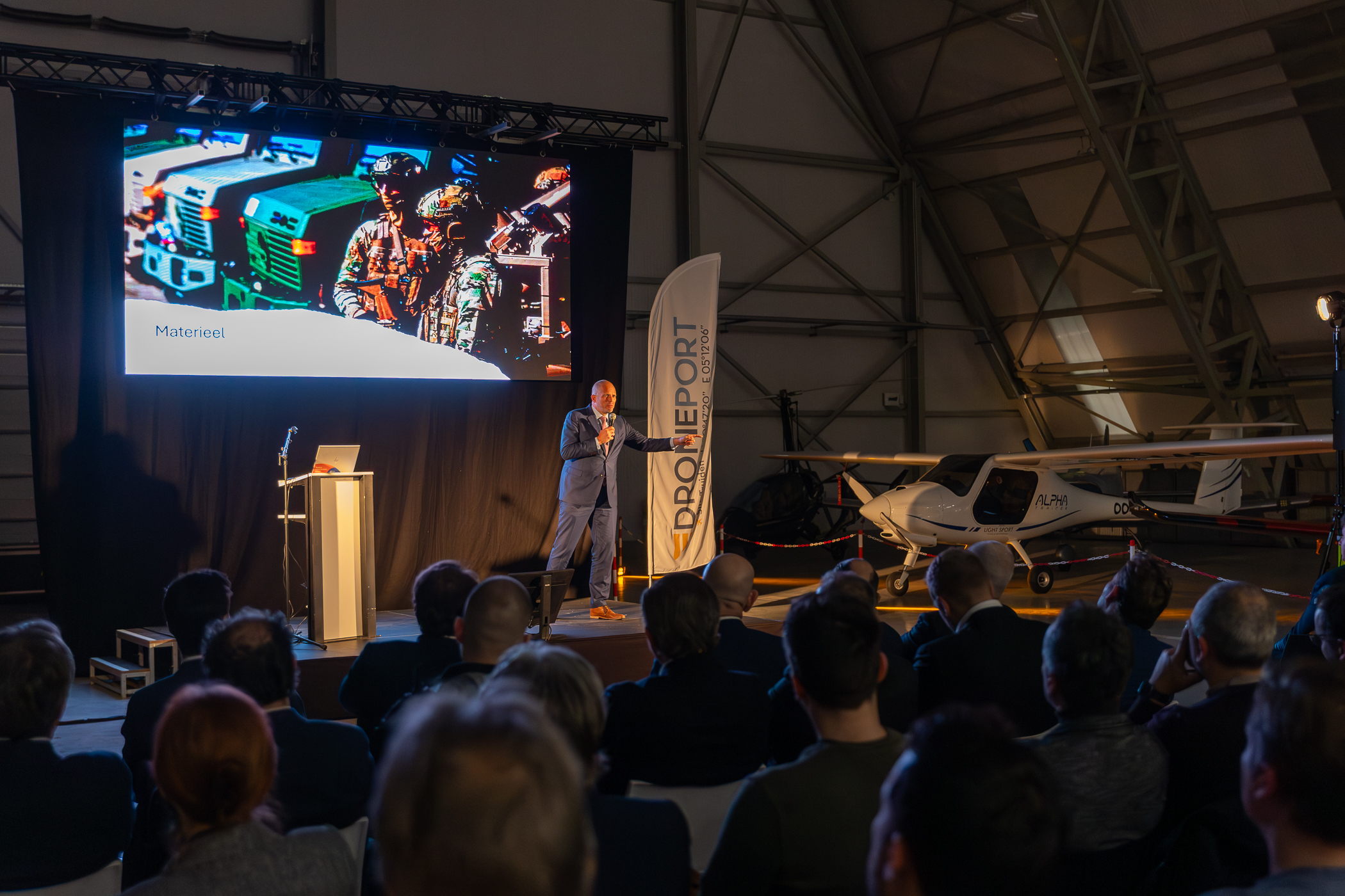 Meer dan 150 Limburgse ondernemers gaan in gesprek met minister van Defensie Theo Francken