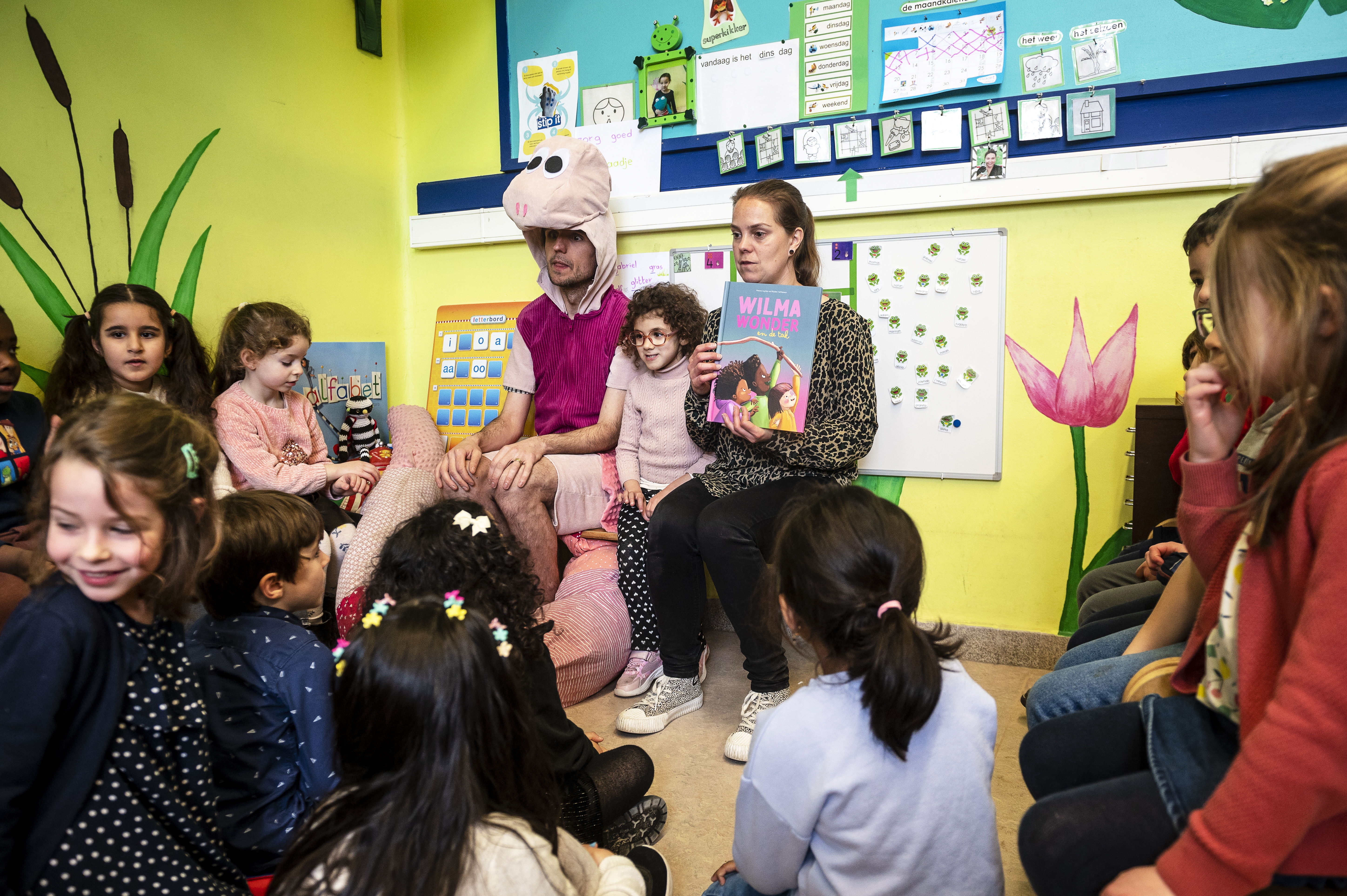 Voorstelling divers boekenpakket in school Baronneke © Jonathan Ramael