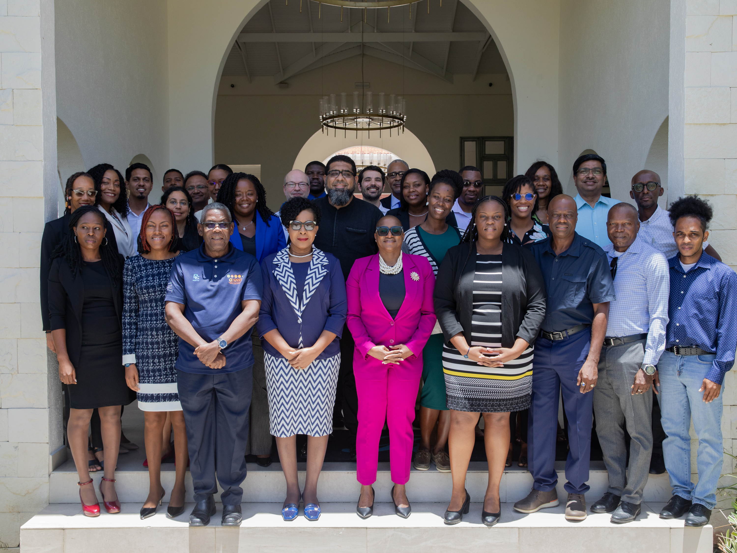 Lancement du projet Caribéen d'Énergie Efficace et Verte dans les Bâtiments; une initiative unissant énergie durable et approvisionnement groupé pour une OECO plus verte 