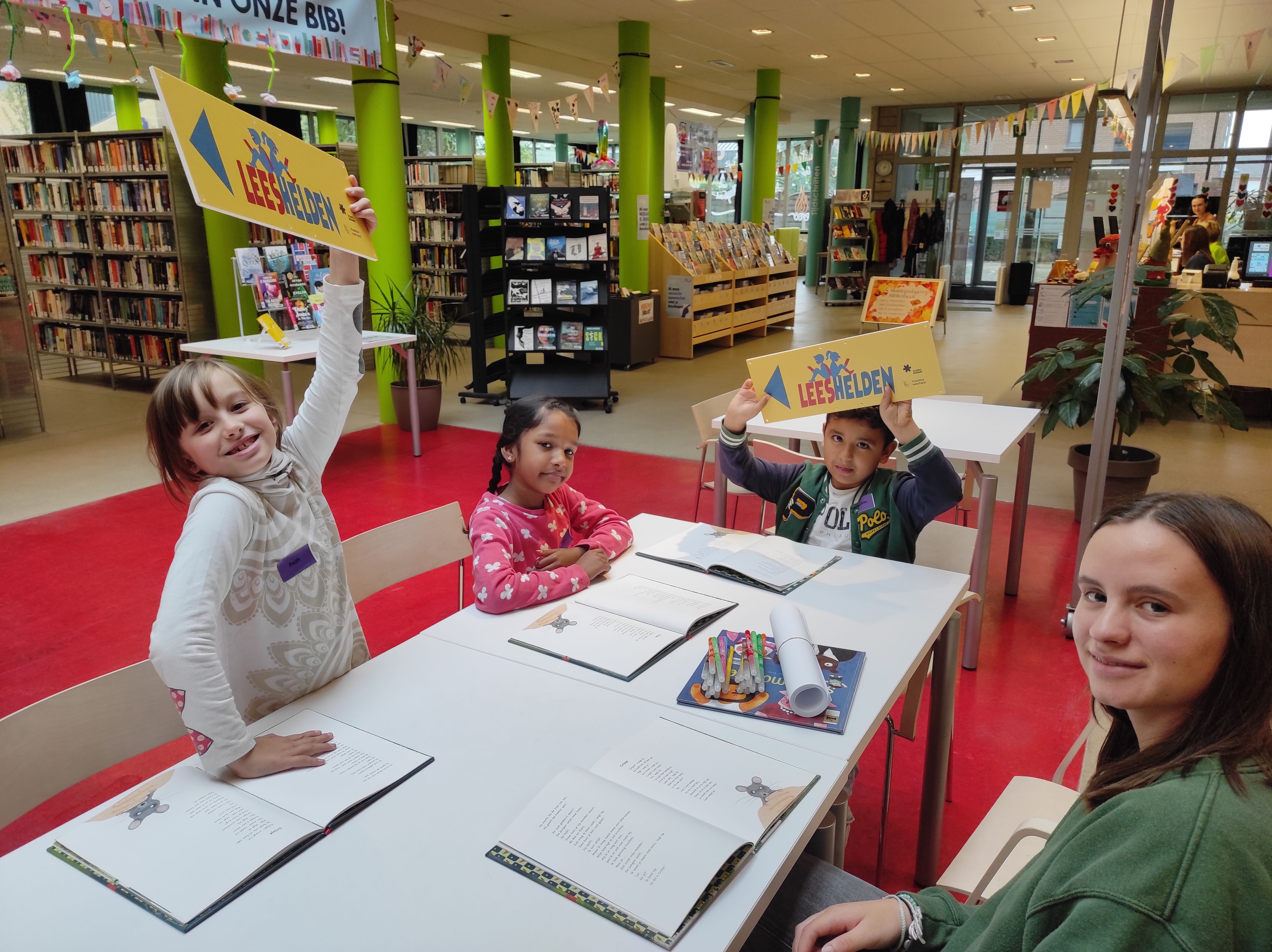 Leeshelden actief in de bibliotheek van Steenokkerzeel.