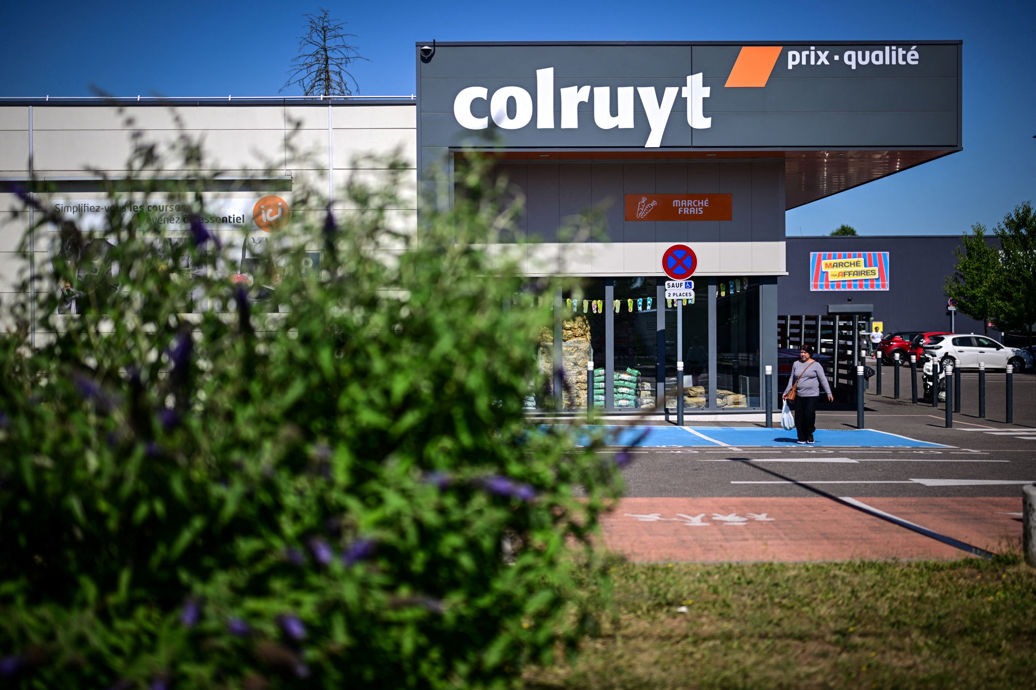 Colruyt to cut more than 700 jobs in France