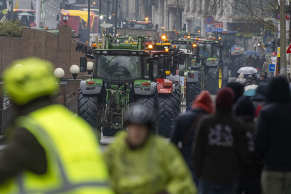 Protesting farmers expected to cause major traffic disruption in Brussels on Tuesday