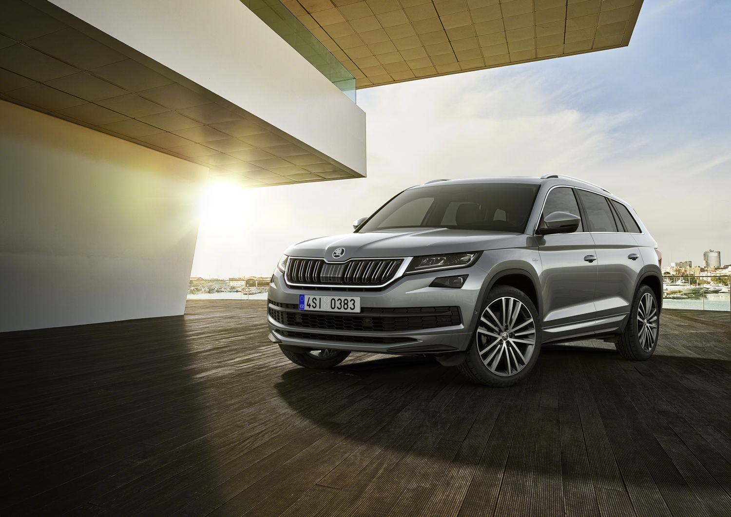 Exclusive designs and extensive comfort features characterise the stylish nature of the top version of ŠKODA’s large SUV.