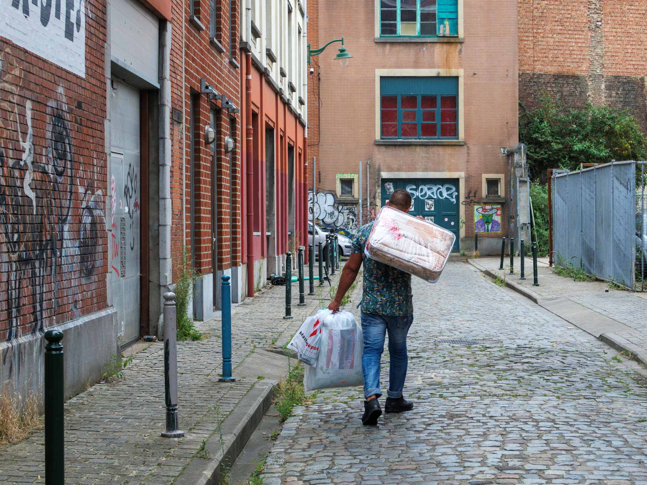 "Niet elke dakloze is dronken en onverzorgd": hogeschool Odisee lanceert online cursus rond dakloosheid in Brussel
