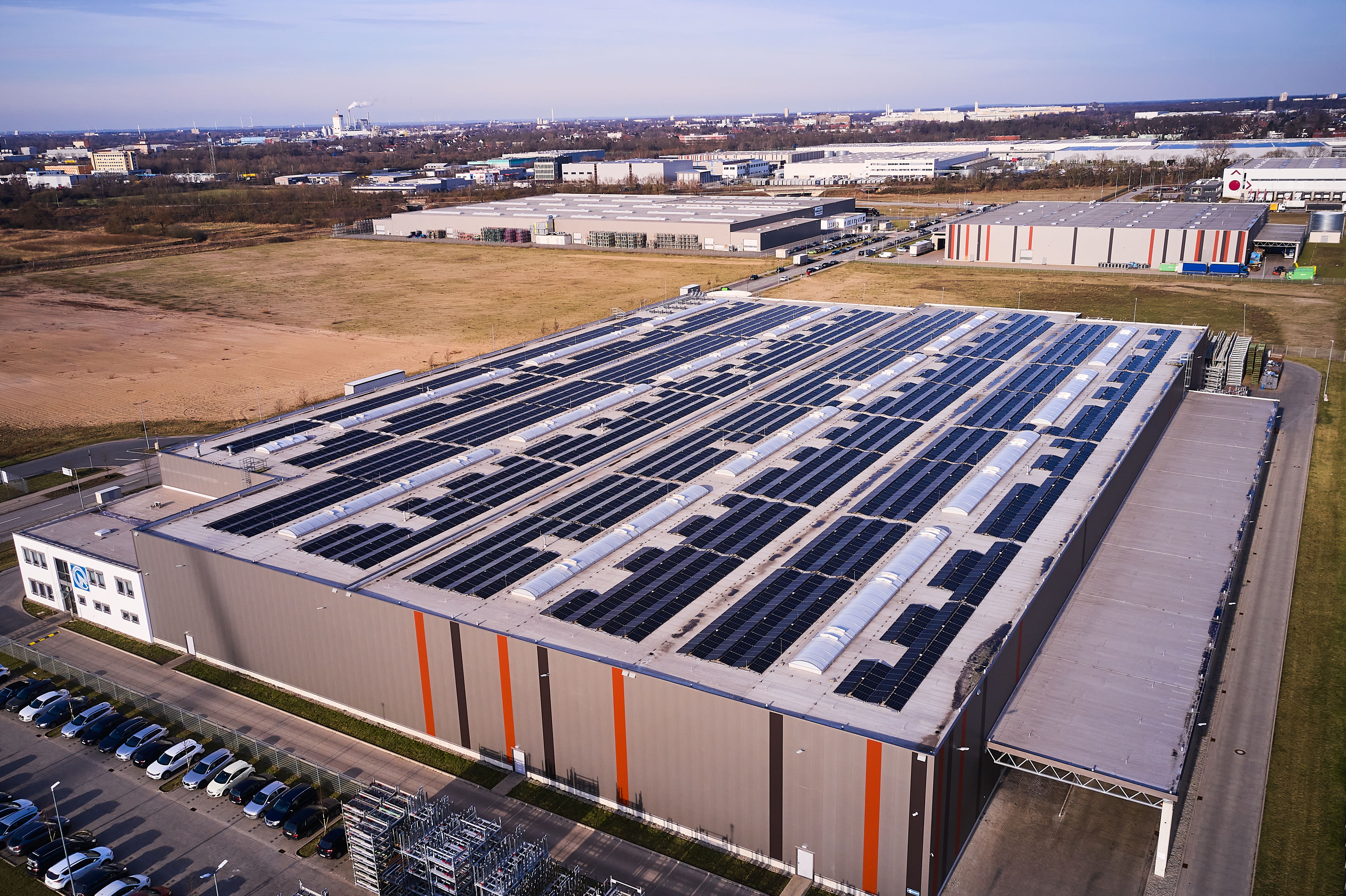 Sunrock s'implante en France : un nouvel acteur majeur pour le solaire sur toitures commerciales