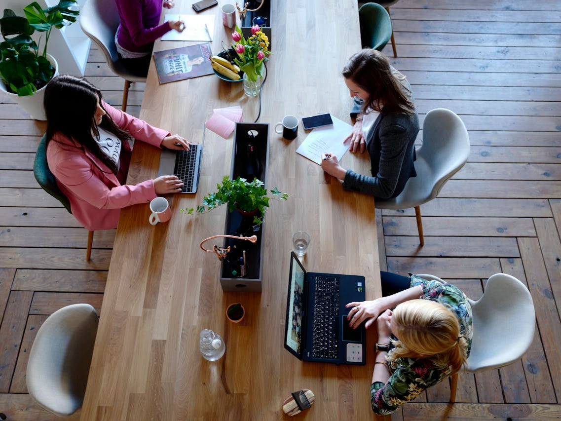 Desde el coworking hasta el SAT: así comienzan hoy las empresas digitales 