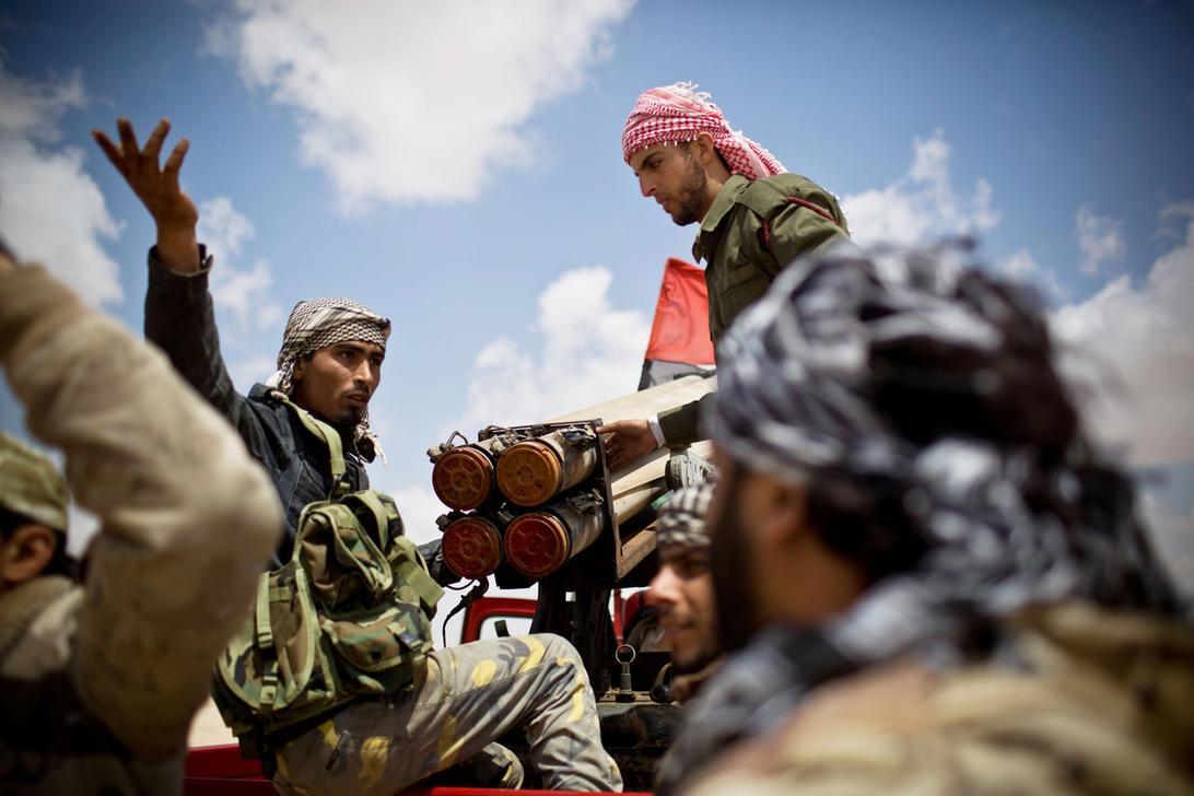 Armed rebels fighting the regime of Colonel Muammar al-Gaddafi near the Libyan coastal town of Brega. April, 2011. AKG1429993 © akg-images / african.pictures / Anton Hammerl